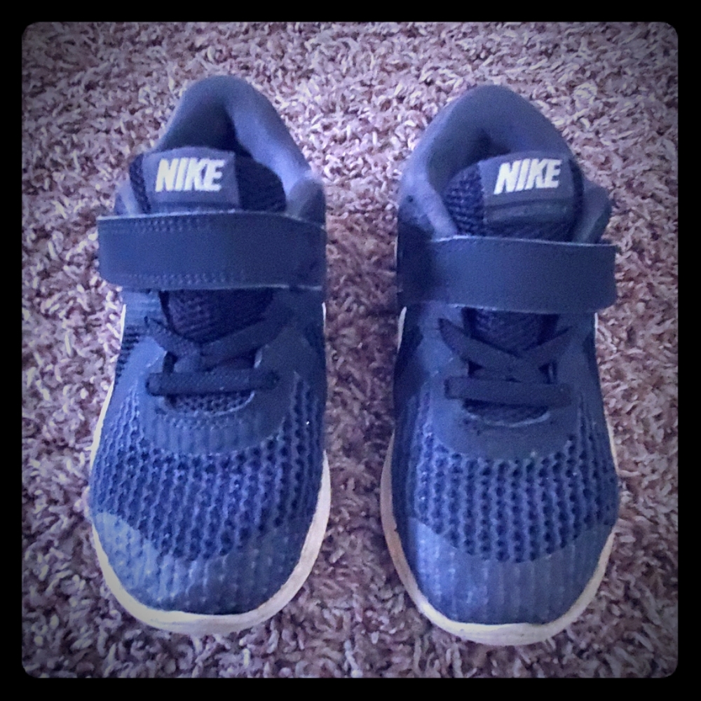 Toddler Boy Nike tennis shoes